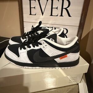 Tight booth Nike sb size 9.5